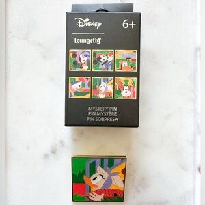Loungefly Daisy Duck Pin